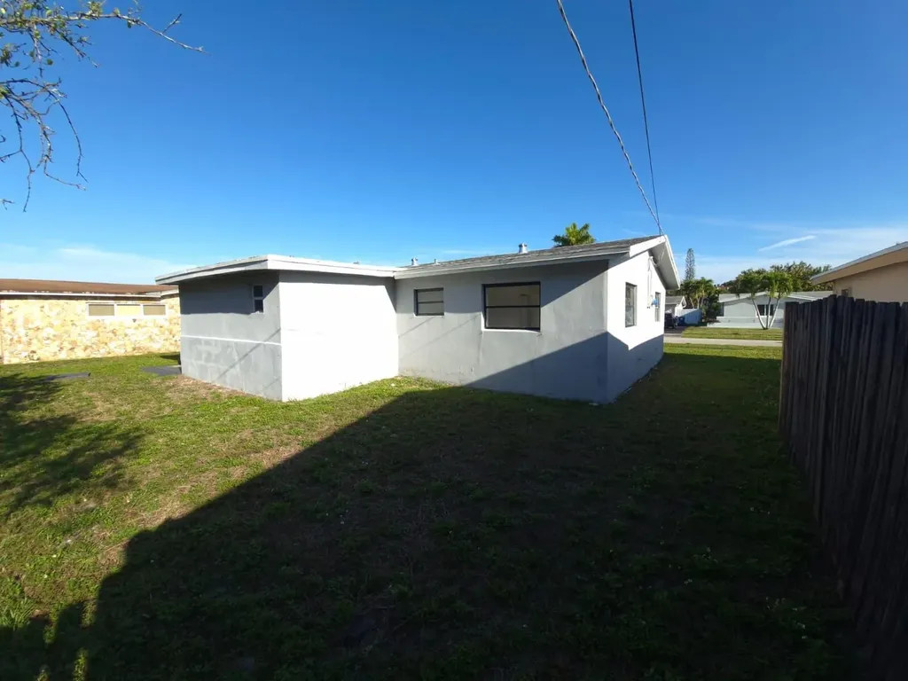 9040 NW 26th Place Sunrise FL 33322