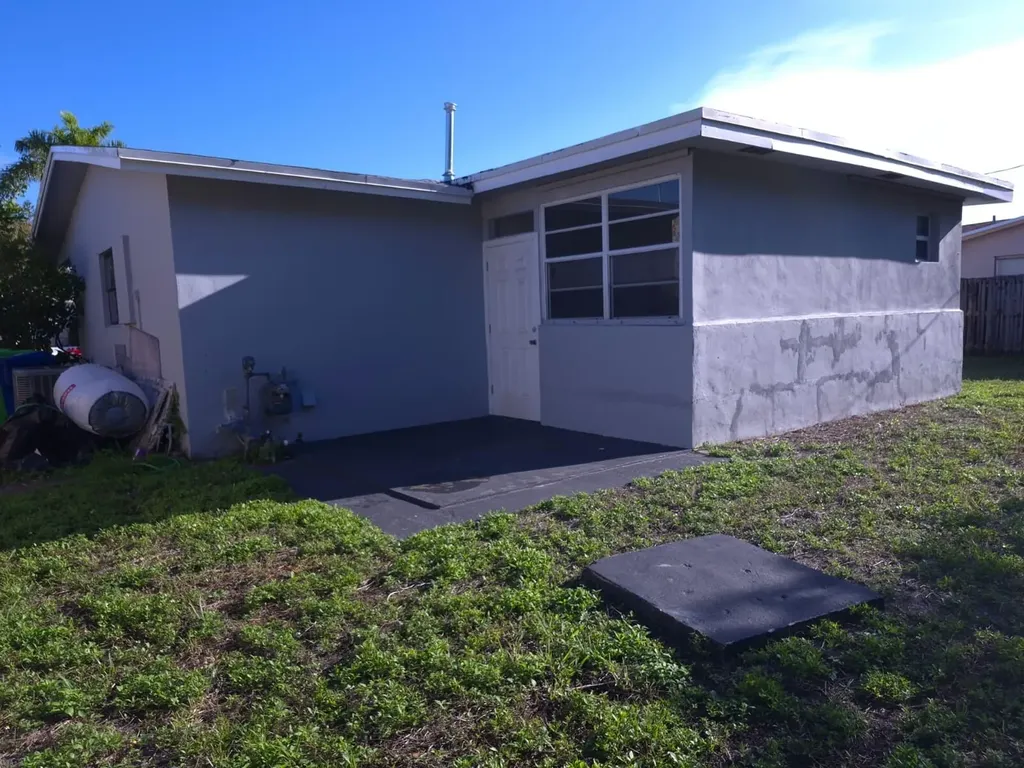 9040 NW 26th Place Sunrise FL 33322