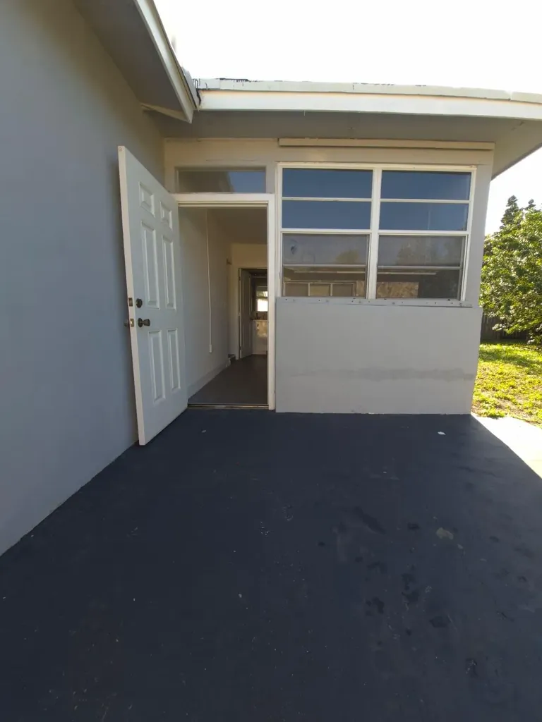 9040 NW 26th Place Sunrise FL 33322
