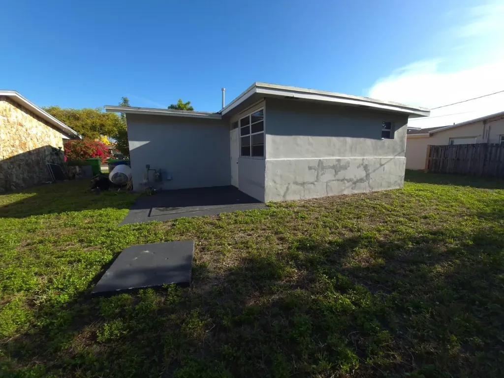 9040 NW 26th Place Sunrise FL 33322