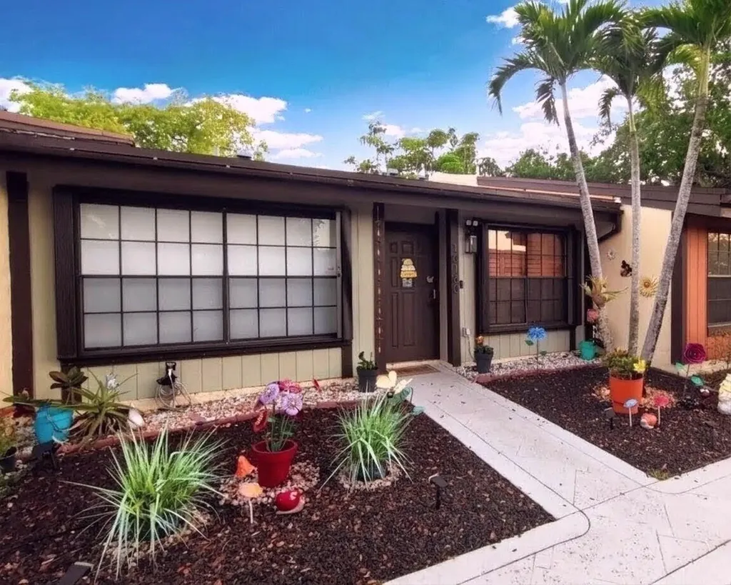 10180 E Cypress Court Pembroke Pines FL 33026