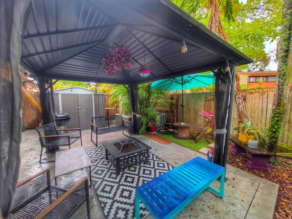 10180 E Cypress Court Pembroke Pines FL 33026