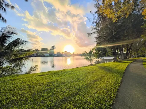 10180 E Cypress Court Pembroke Pines FL 33026