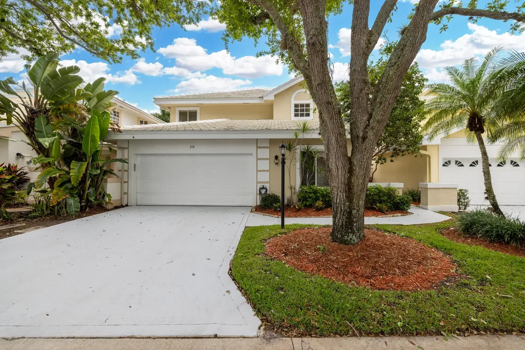 218 W Canterbury Drive W Palm Beach Gardens FL 33418