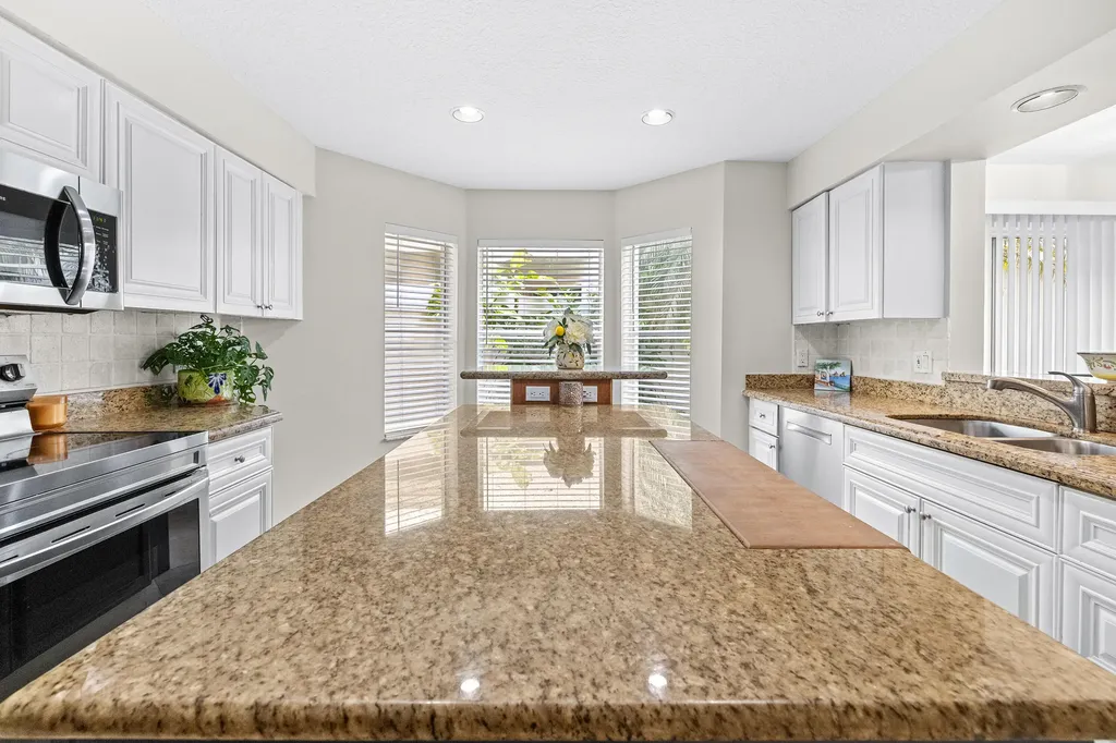 218 W Canterbury Drive W Palm Beach Gardens FL 33418