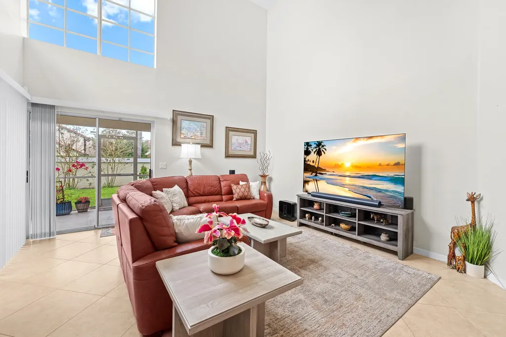218 W Canterbury Drive W Palm Beach Gardens FL 33418