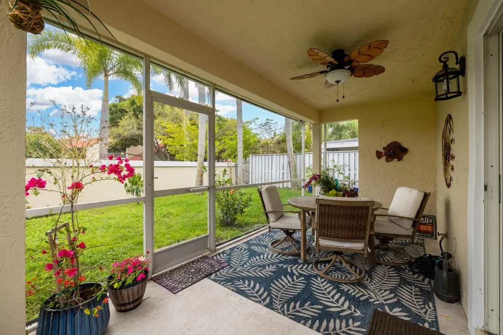 218 W Canterbury Drive W Palm Beach Gardens FL 33418