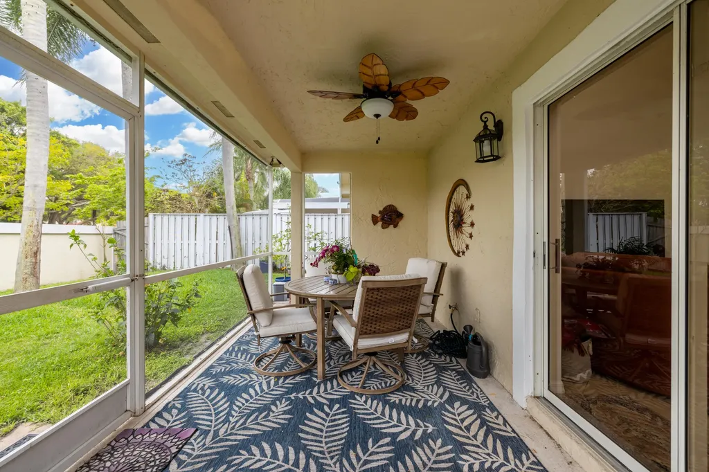 218 W Canterbury Drive W Palm Beach Gardens FL 33418