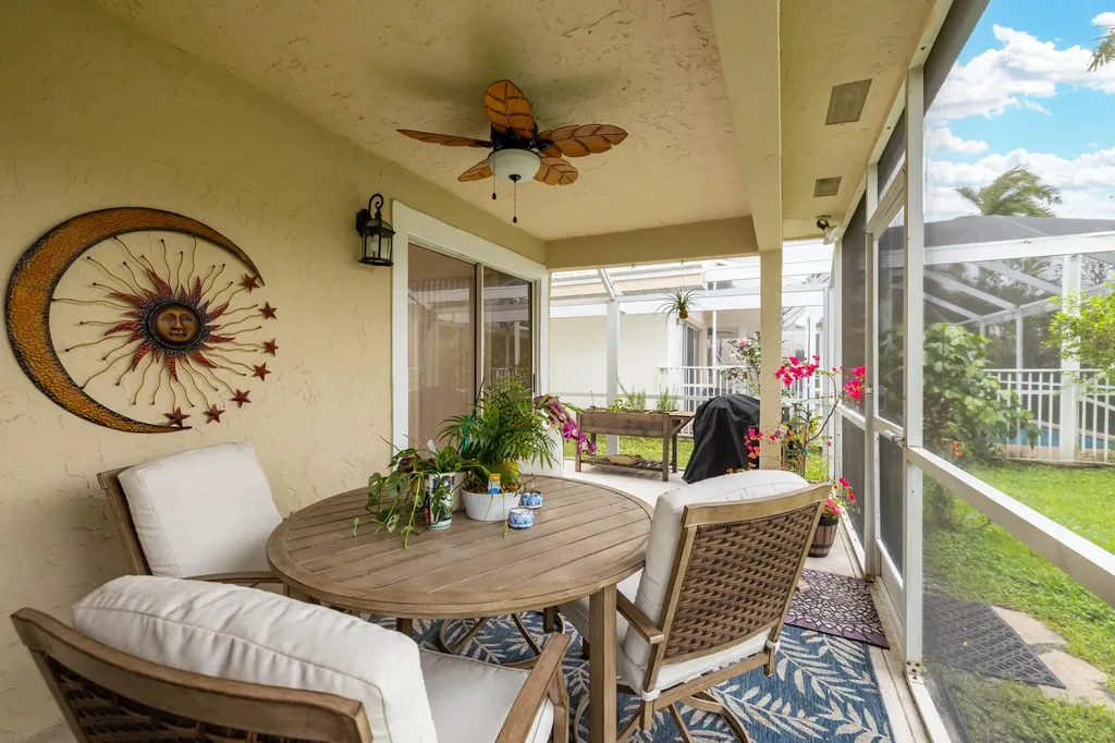 218 W Canterbury Drive W Palm Beach Gardens FL 33418