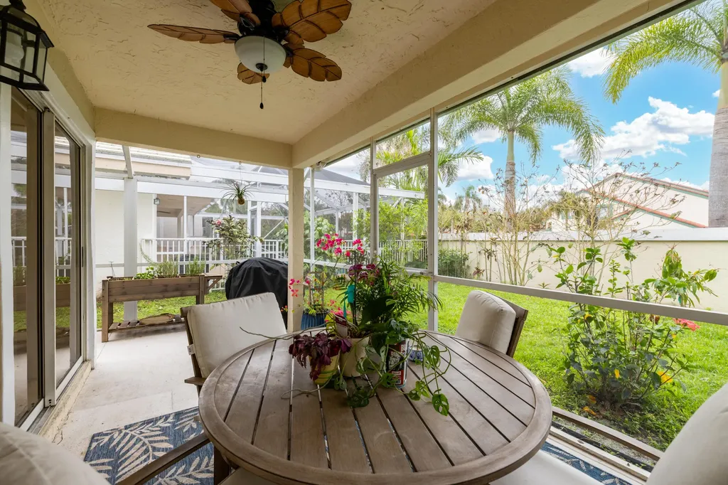 218 W Canterbury Drive W Palm Beach Gardens FL 33418