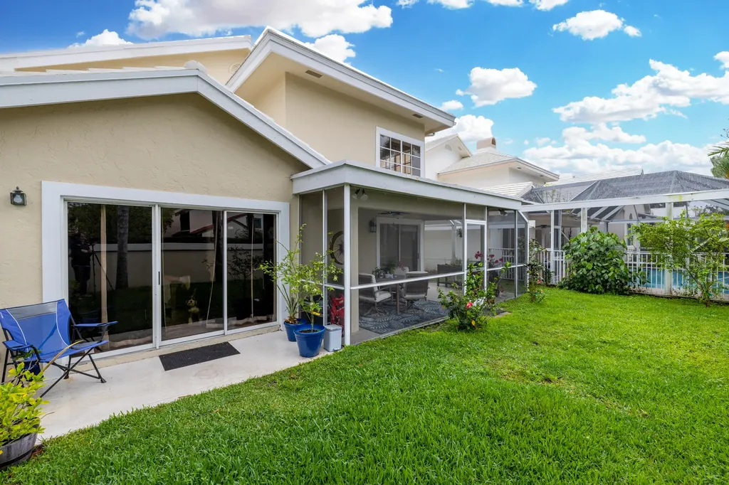 218 W Canterbury Drive W Palm Beach Gardens FL 33418