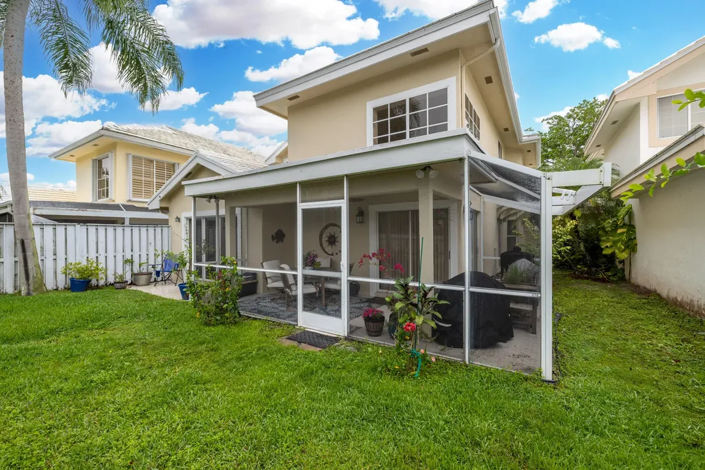 218 W Canterbury Drive W Palm Beach Gardens FL 33418