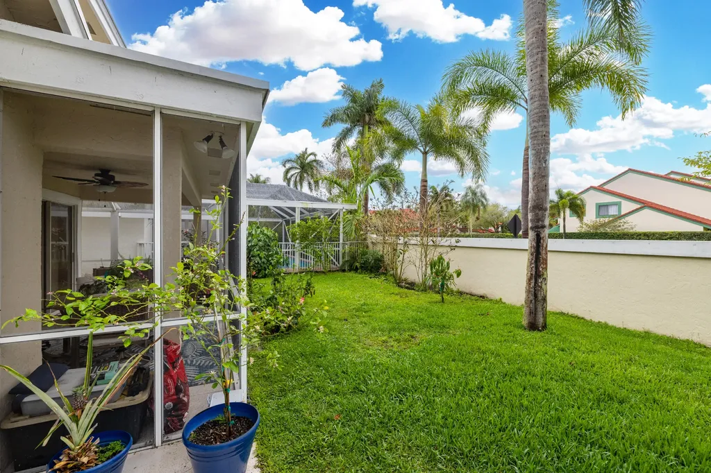 218 W Canterbury Drive W Palm Beach Gardens FL 33418