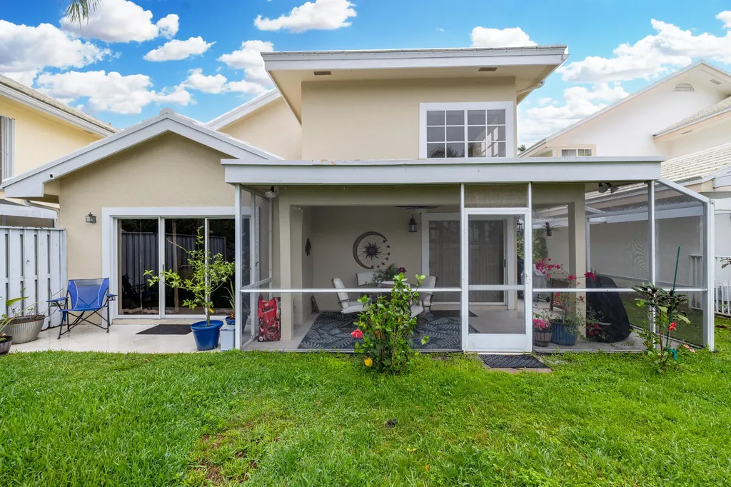 218 W Canterbury Drive W Palm Beach Gardens FL 33418