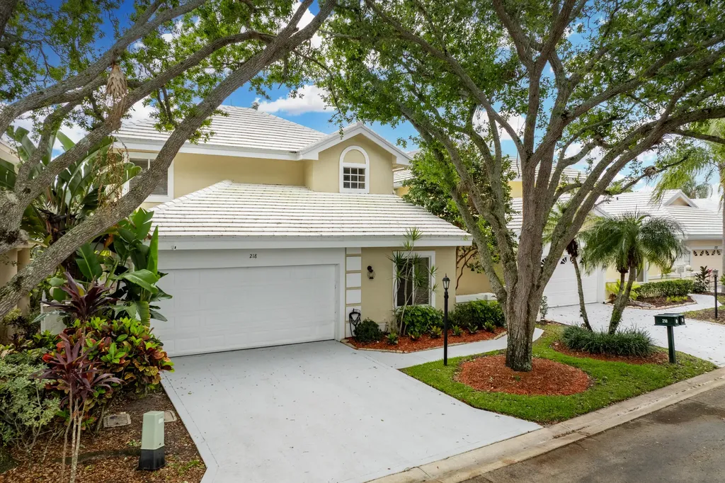 218 W Canterbury Drive W Palm Beach Gardens FL 33418
