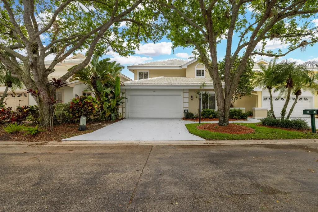 218 W Canterbury Drive W Palm Beach Gardens FL 33418