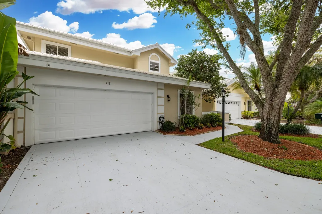 218 W Canterbury Drive W Palm Beach Gardens FL 33418
