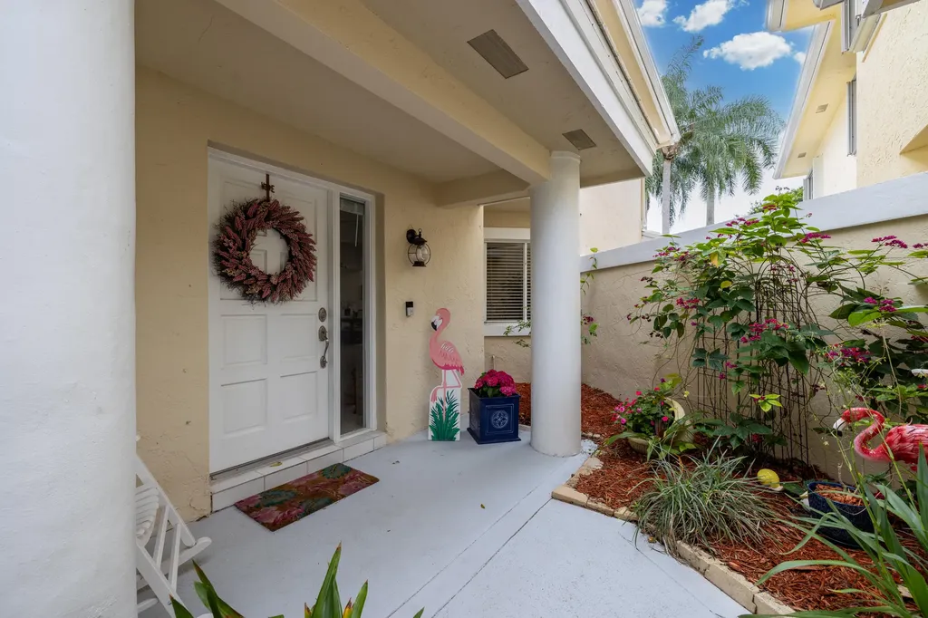 218 W Canterbury Drive W Palm Beach Gardens FL 33418
