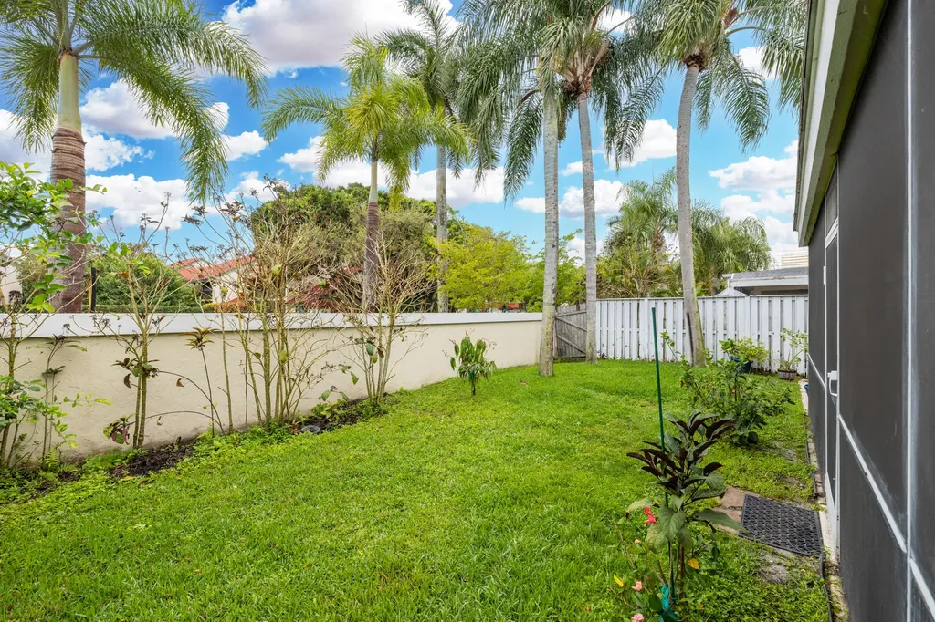218 W Canterbury Drive W Palm Beach Gardens FL 33418