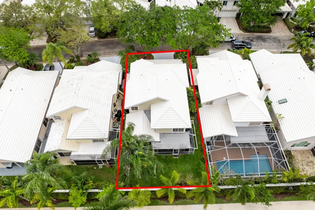 218 W Canterbury Drive W Palm Beach Gardens FL 33418