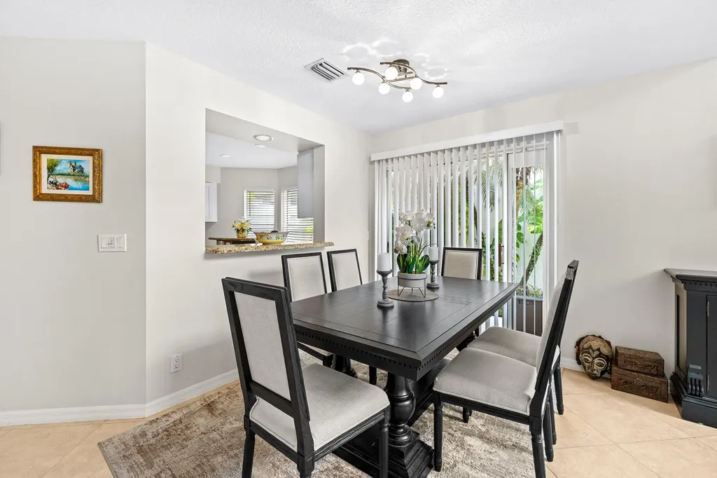 218 W Canterbury Drive W Palm Beach Gardens FL 33418