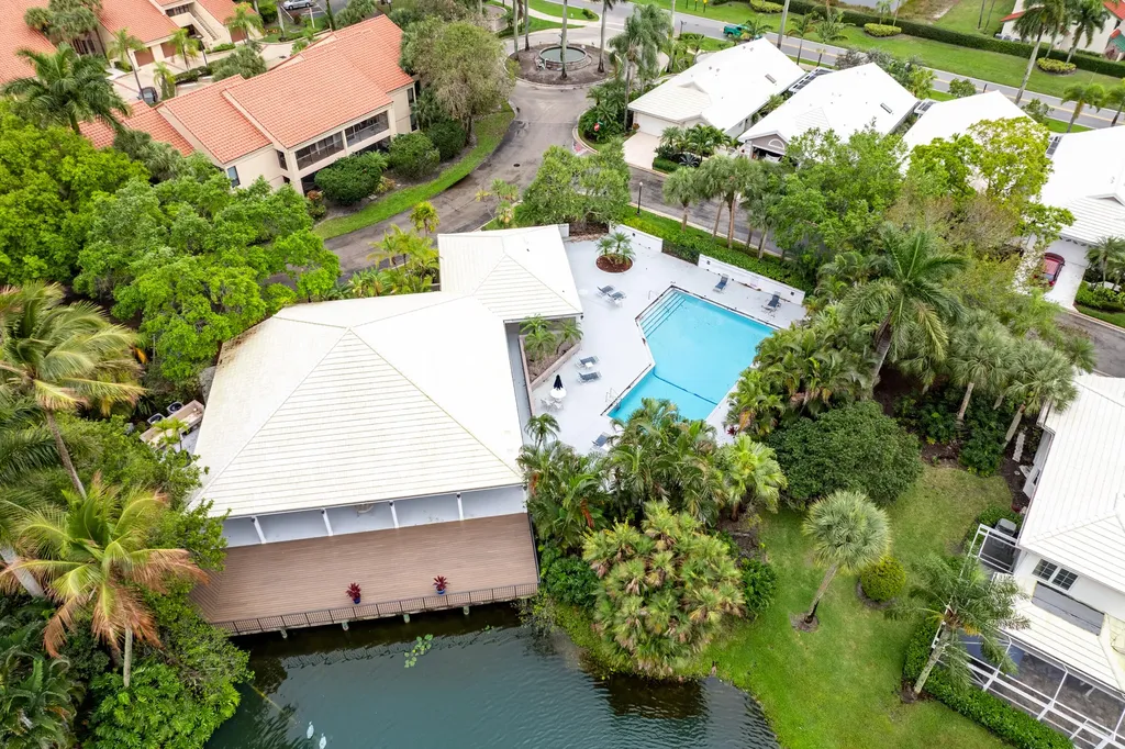 218 W Canterbury Drive W Palm Beach Gardens FL 33418