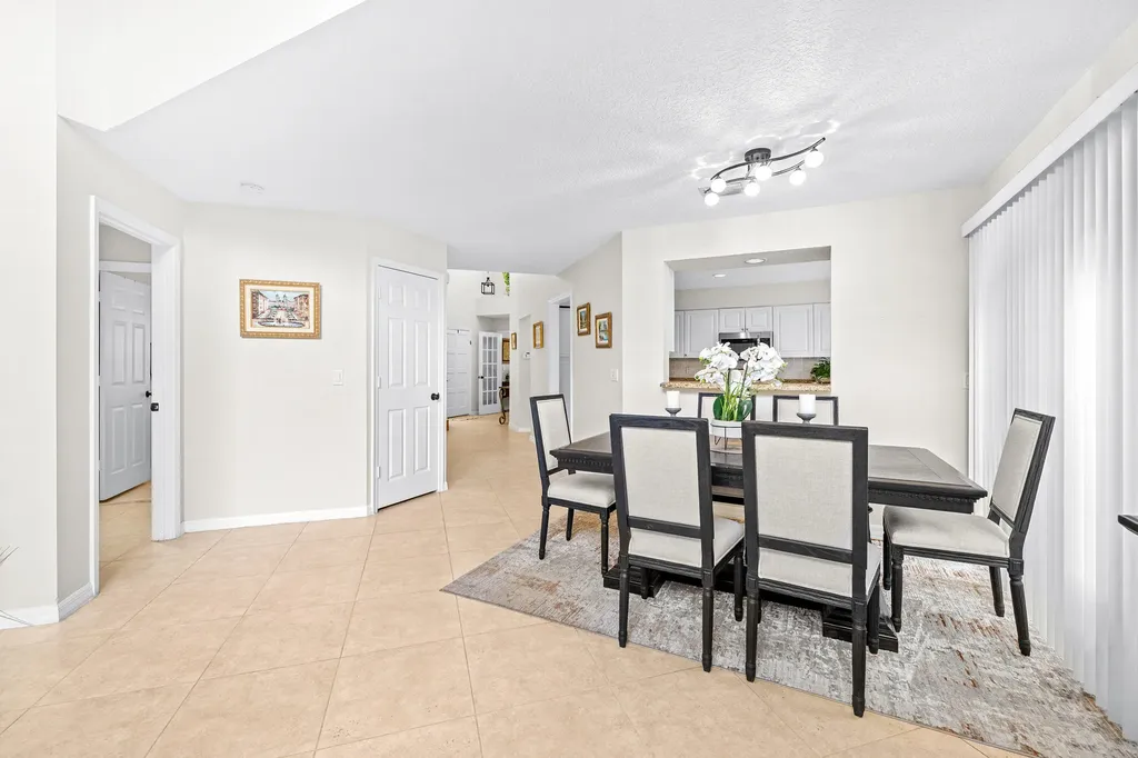 218 W Canterbury Drive W Palm Beach Gardens FL 33418