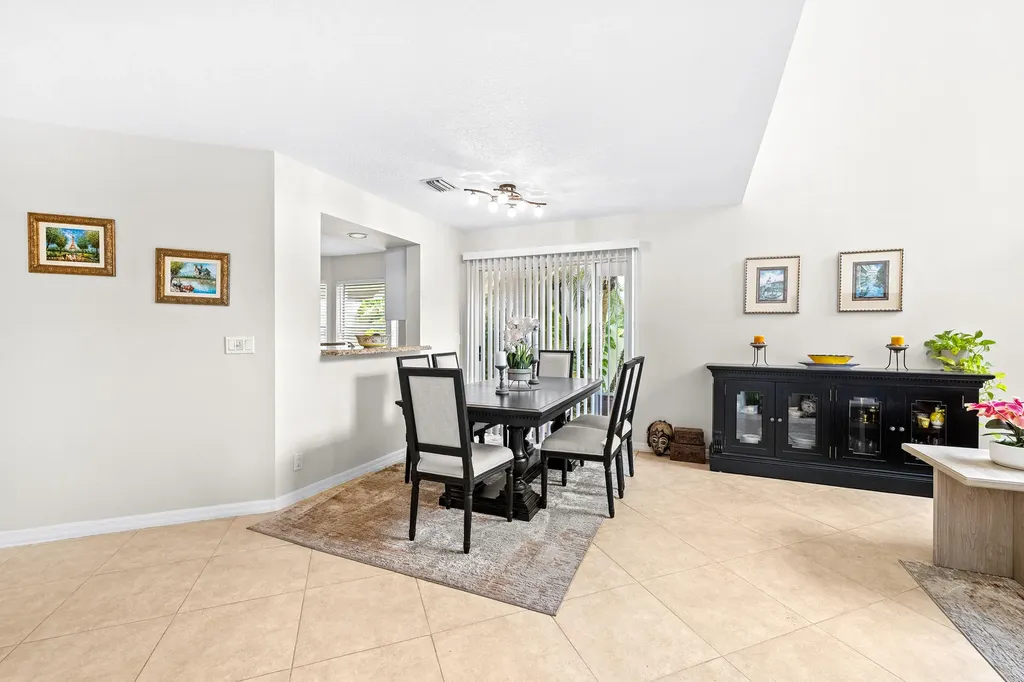 218 W Canterbury Drive W Palm Beach Gardens FL 33418