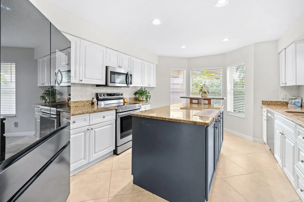 218 W Canterbury Drive W Palm Beach Gardens FL 33418