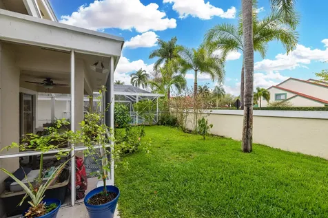 218 W Canterbury Drive W Palm Beach Gardens FL 33418