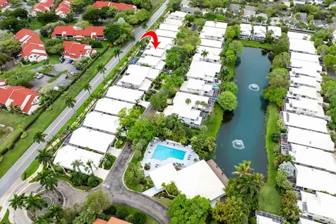 218 W Canterbury Drive W Palm Beach Gardens FL 33418