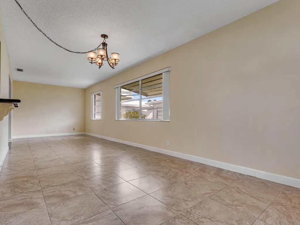 2016 SW Golf Lane SW Boynton Beach FL 33426