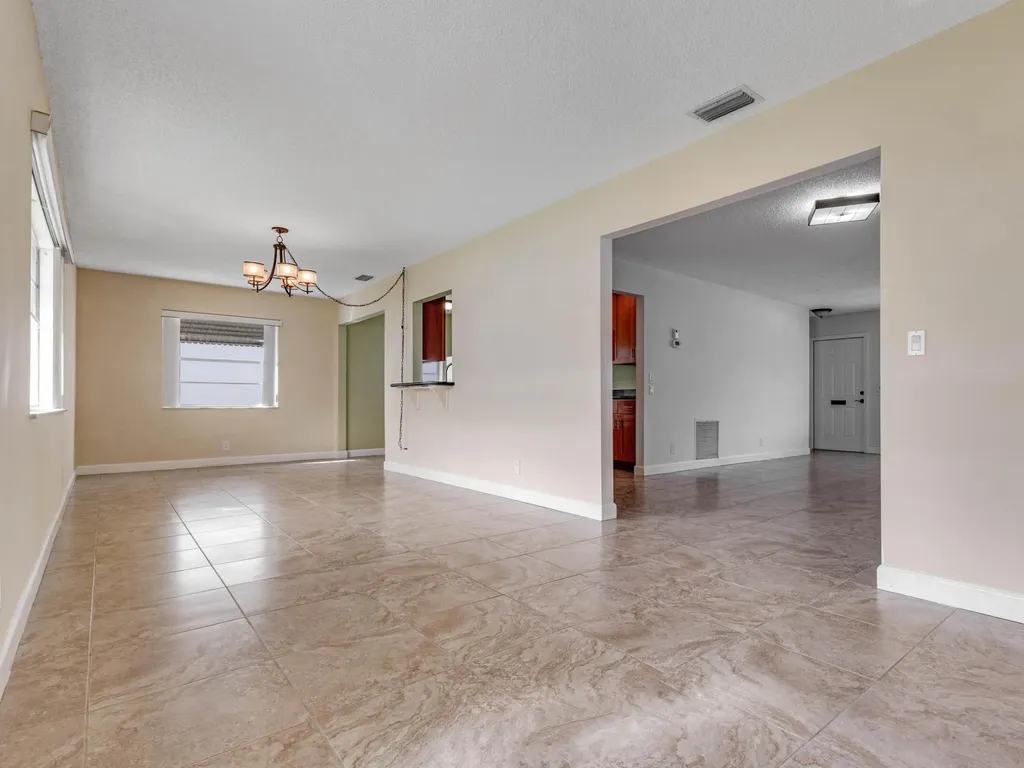 2016 SW Golf Lane SW Boynton Beach FL 33426