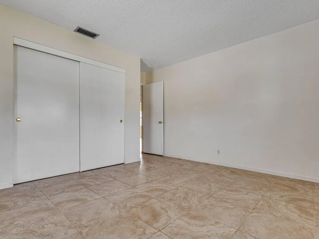 2016 SW Golf Lane SW Boynton Beach FL 33426