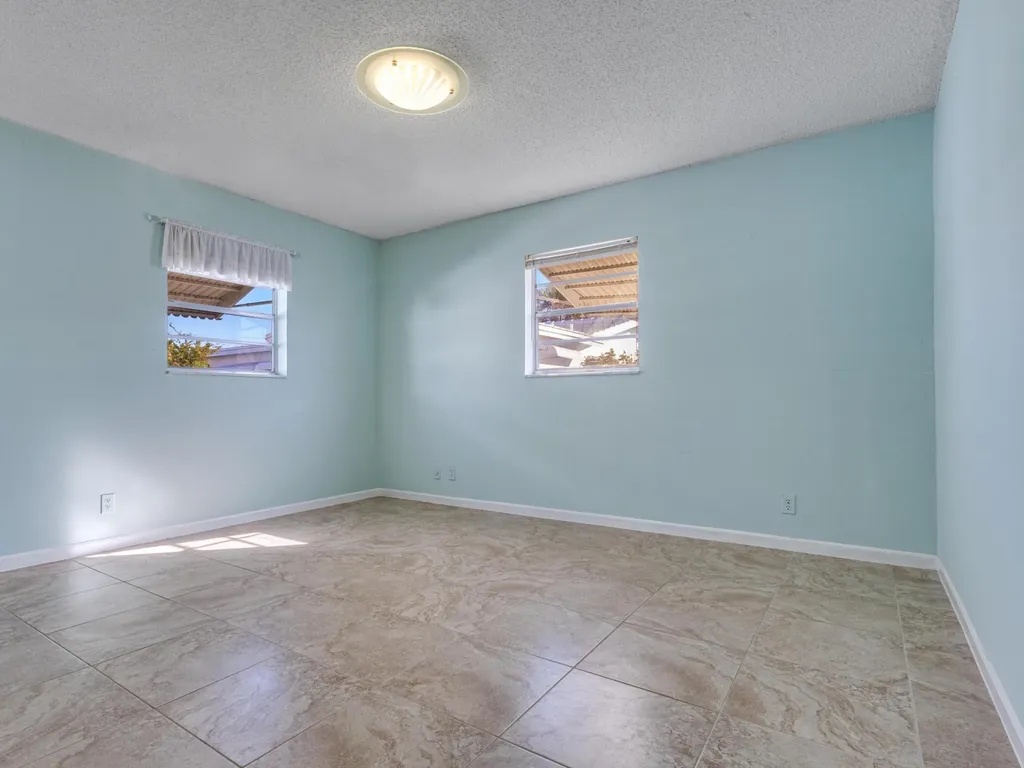 2016 SW Golf Lane SW Boynton Beach FL 33426