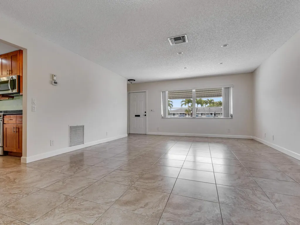 2016 SW Golf Lane SW Boynton Beach FL 33426