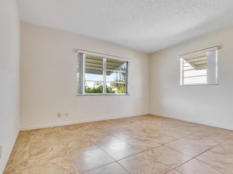 2016 SW Golf Lane SW Boynton Beach FL 33426