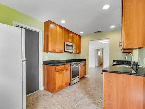 2016 SW Golf Lane SW Boynton Beach FL 33426