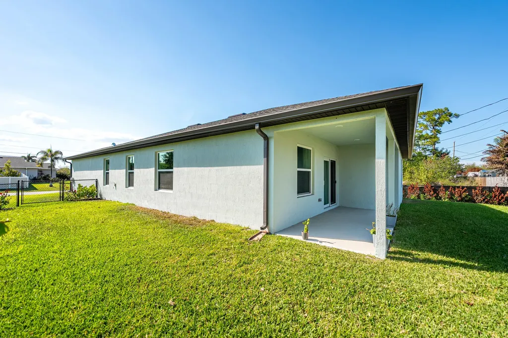 226 SW Milburn Circle Port St Lucie FL 34953