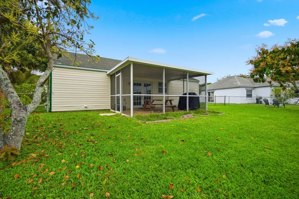 8654 Indian River Run S Boynton Beach FL 33472
