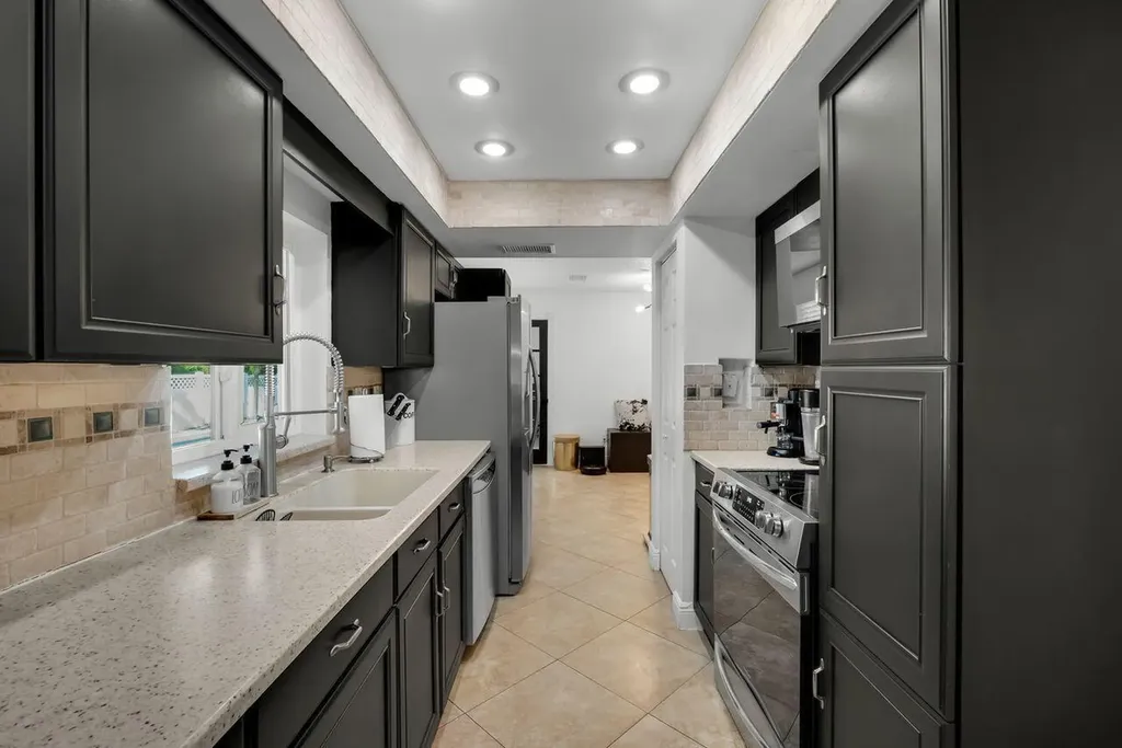 7601 NW 41st Street Coral Springs FL 33065