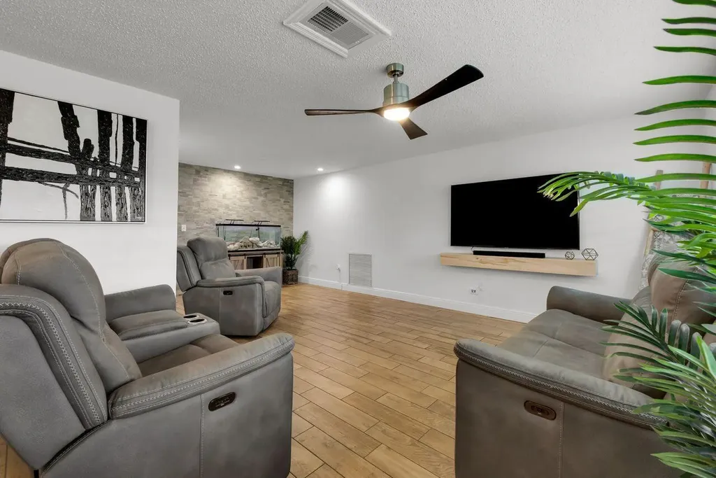 7601 NW 41st Street Coral Springs FL 33065