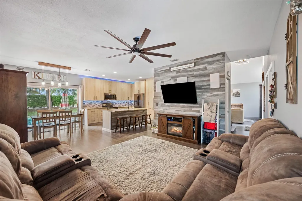 6817 Coral Reef Street Lake Worth FL 33467