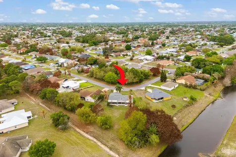 702 SW Arkansas Terrace Port St Lucie FL 34953
