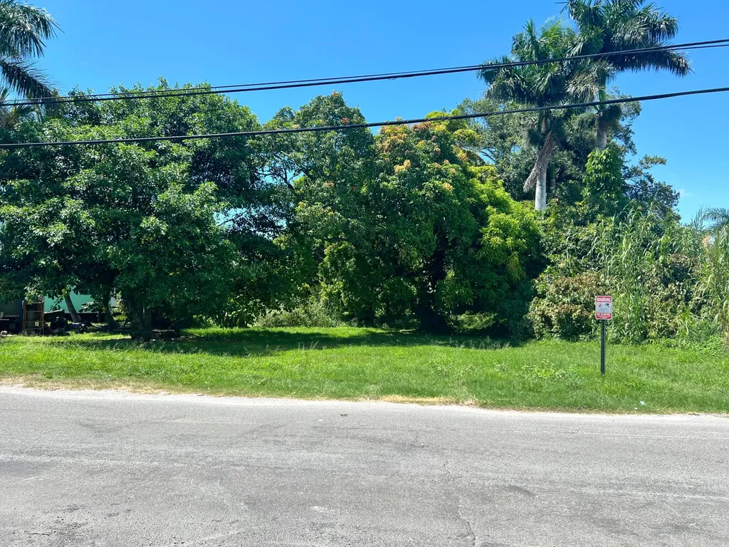 197 W Main Street Pahokee FL 33476