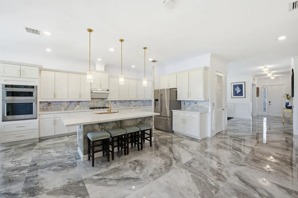 984 Sterling Pine Place Loxahatchee FL 33470
