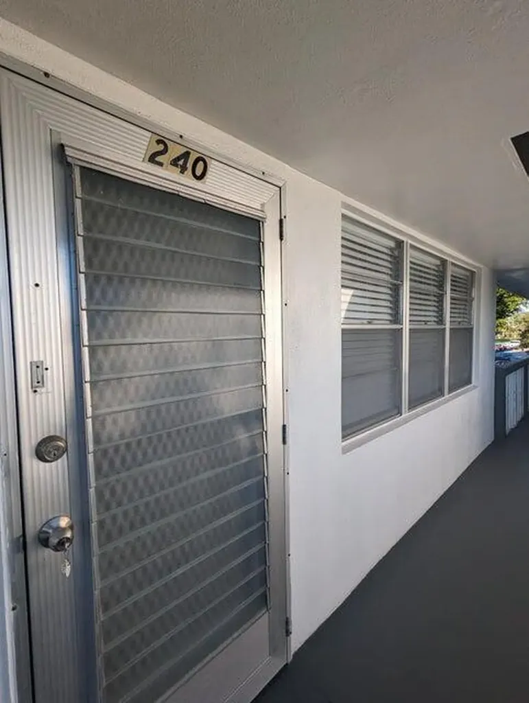 240 Sheffield J West Palm Beach FL 33417
