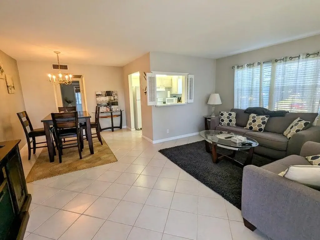 240 Sheffield J West Palm Beach FL 33417