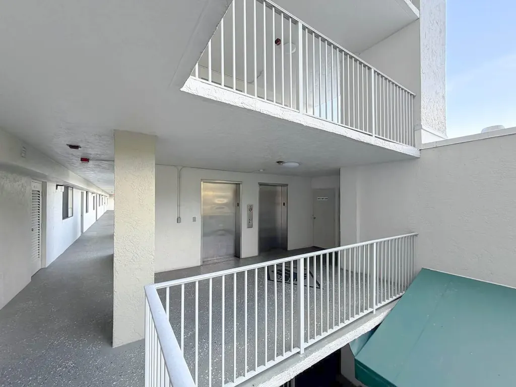 2334 S Cypress Bend Drive Pompano Beach FL 33069