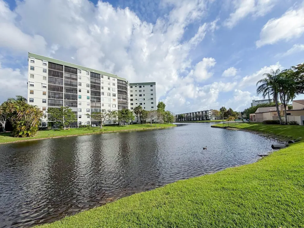 2334 S Cypress Bend Drive Pompano Beach FL 33069